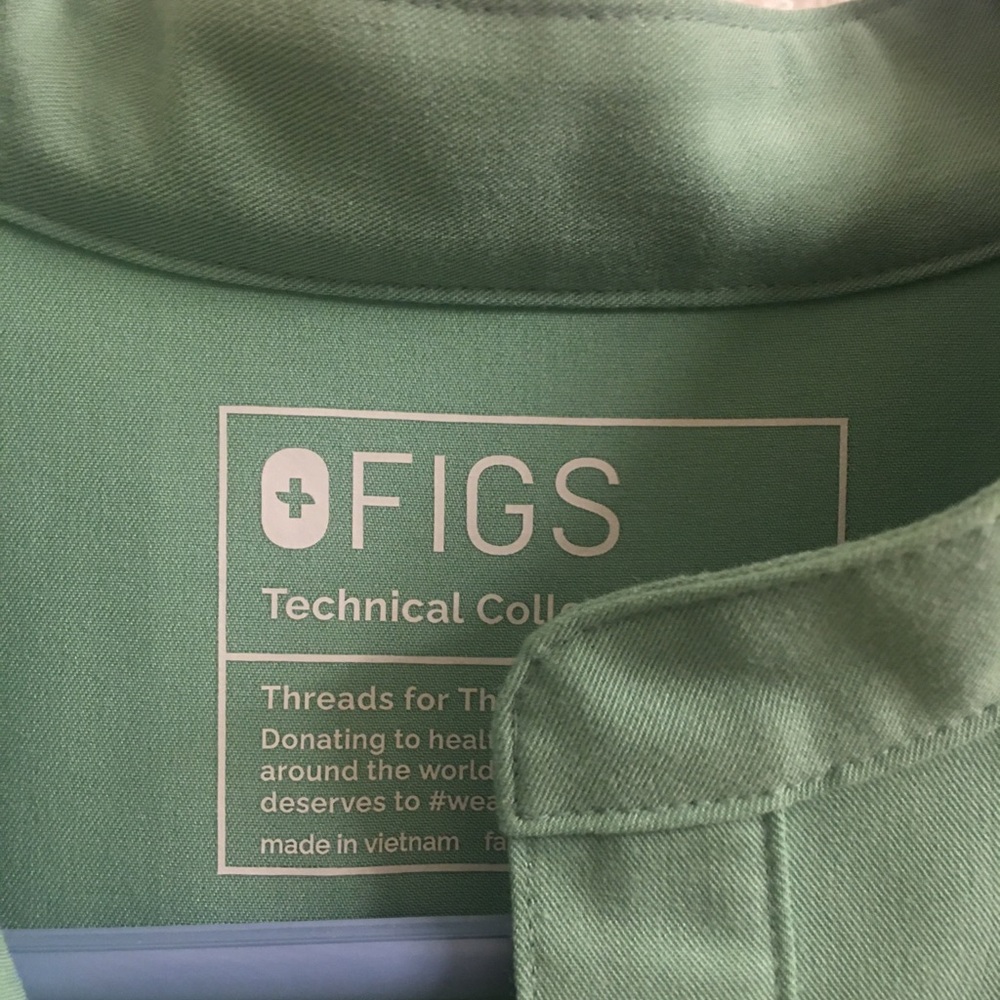 Figs scrub top